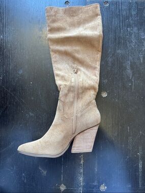 Women's Knee-High Suede Stacked Heel Boot in Tan